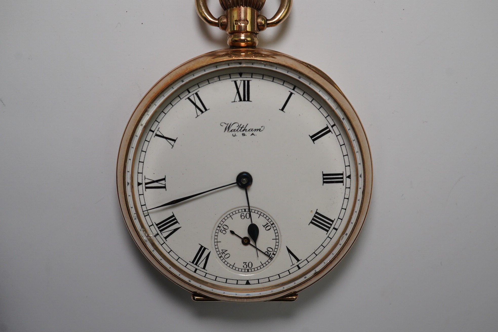 A George V 9ct gold Waltham open faced keyless pocket watch